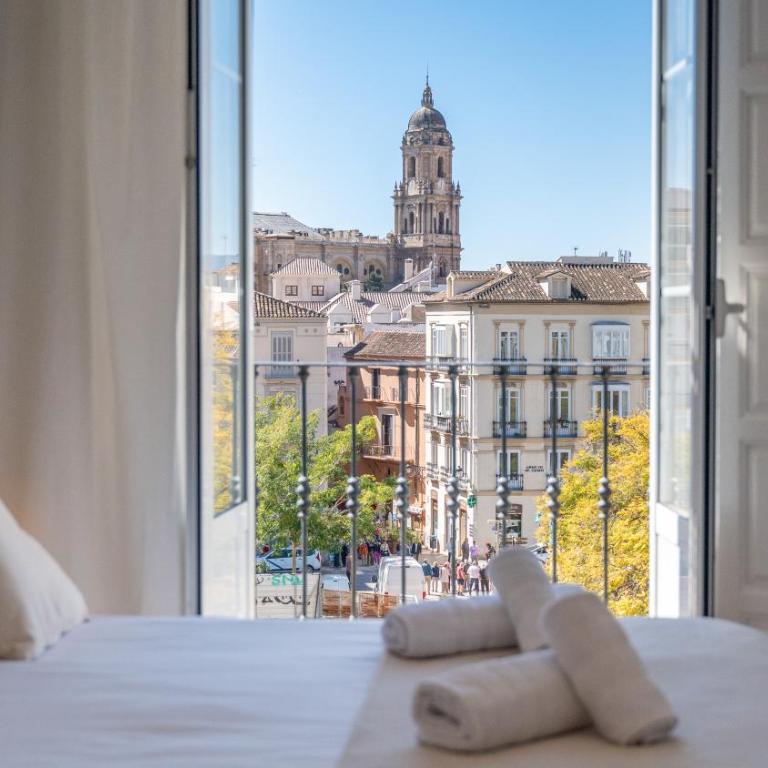 Apartamentos Alcazaba - Three-Bedroom Apartment with View - 1