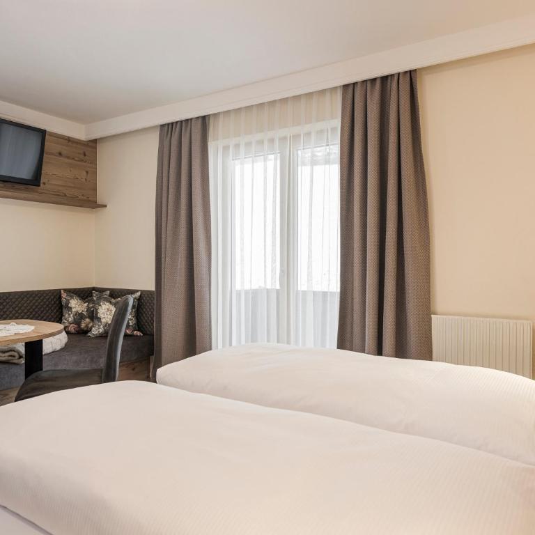 Hotel Finkenbergerhof - Doppelzimmer mit Balkon - 9