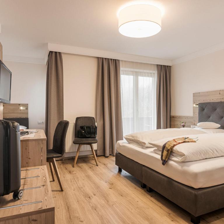 Hotel Finkenbergerhof - Dreibettzimmer mit Balkon - 1