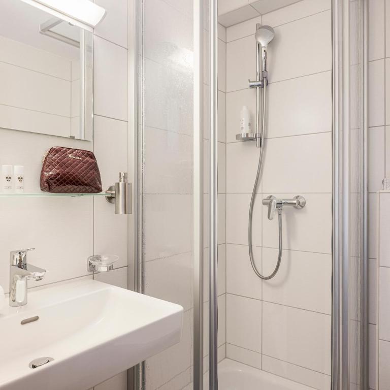 Hotel Finkenbergerhof - Doppelzimmer mit Balkon - 5