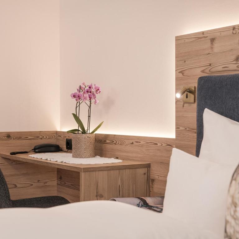 Hotel Finkenbergerhof - Doppelzimmer mit Balkon - 8
