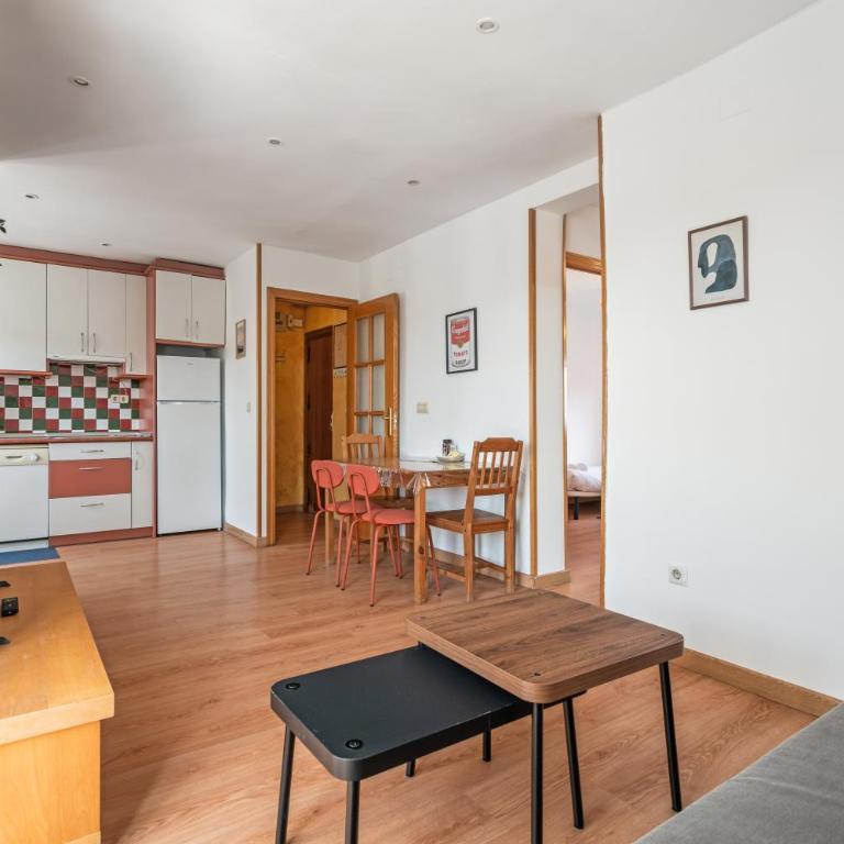 Luminous apartment in Imperial neighborhood MELANC - Two-Bedroom Apartment - 15