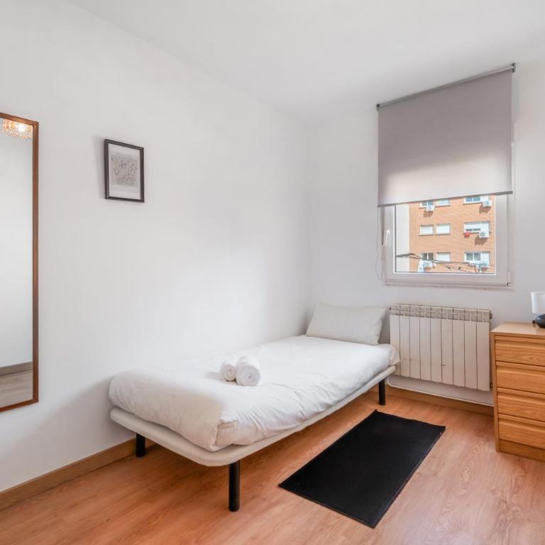 Luminous apartment in Imperial neighborhood MELANC - Two-Bedroom Apartment - 17
