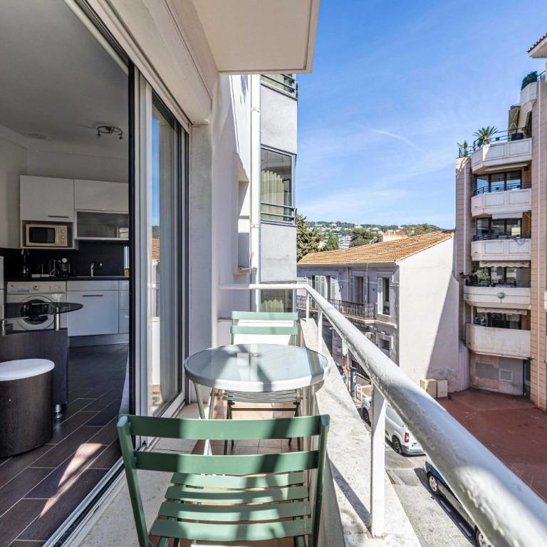 A C apartment with balcony- 2BDR 4P - Cannes Beach - Apartment - 3