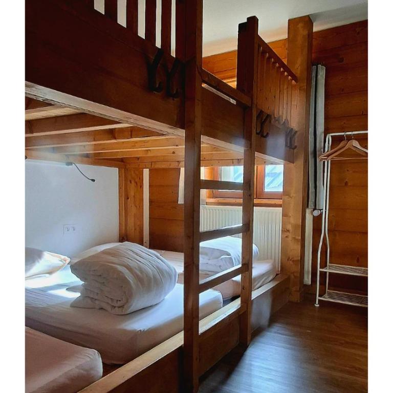 Auberge de l'eau rousse - 6-Bed Mixed Dormitory Room - 2
