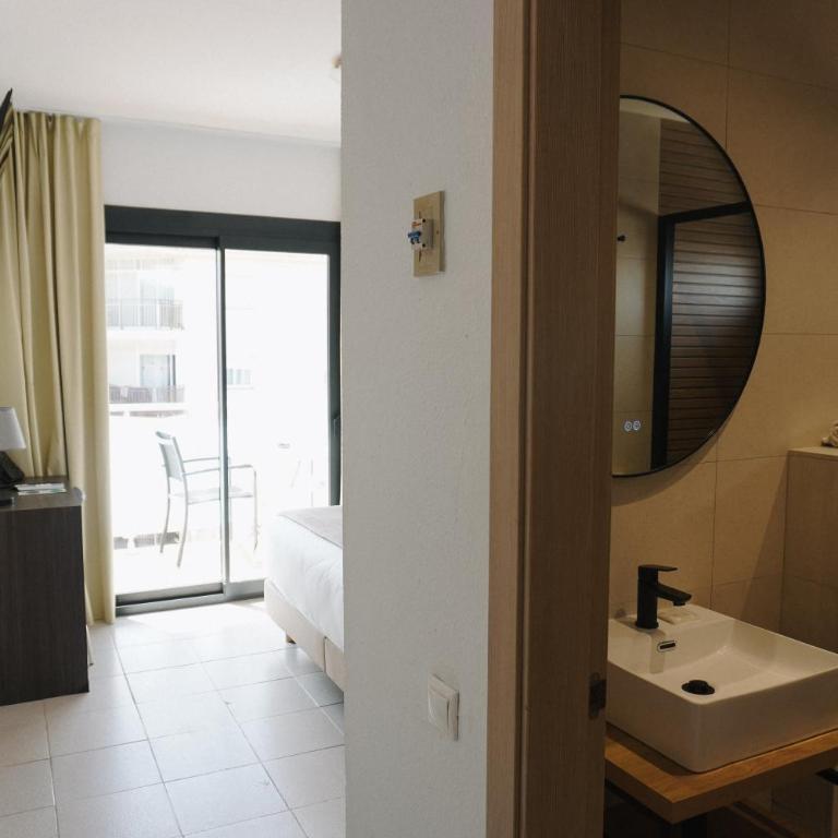 Hotel Ram Rooms Tahiti - Habitación Doble Deluxe con vistas laterales al mar - 4
