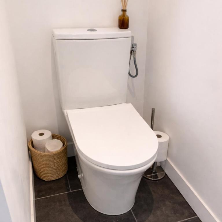 BLUE Studio cosy et calme proche du centre avec TV et Wifi - Appartement - Rez-de-Chaussée - 9