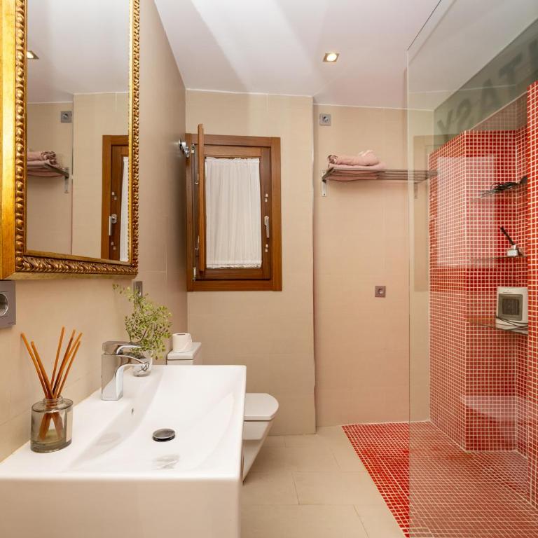 ChezmoiHomes Al pie de la Alhambra - Two-Bedroom Apartment - 11