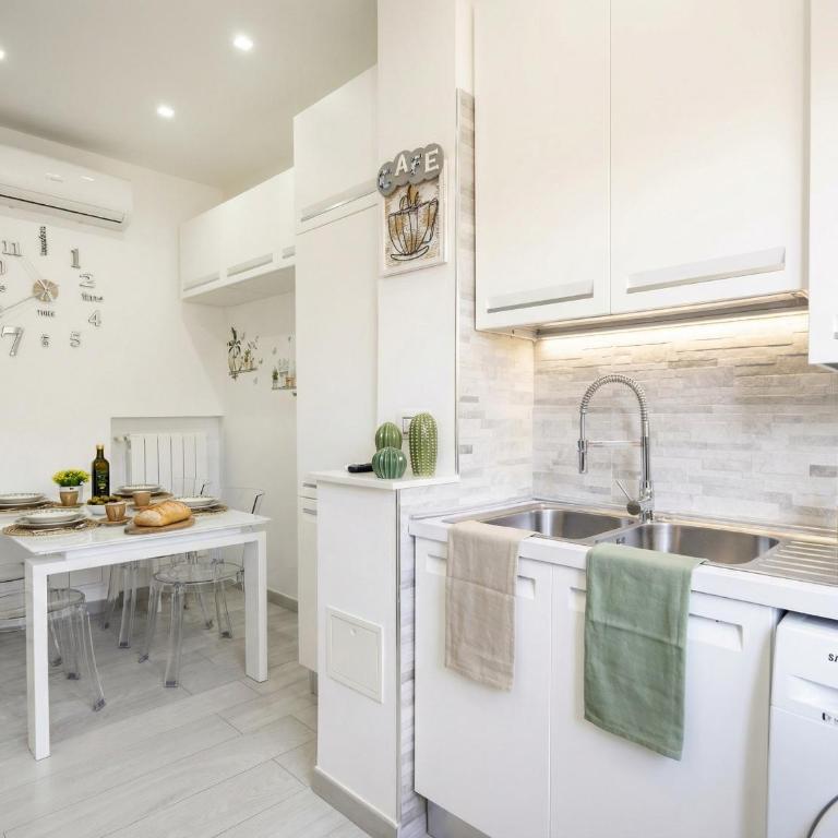 Casa di Carly - large cozy retreat in center - Two-Bedroom Apartment - 12