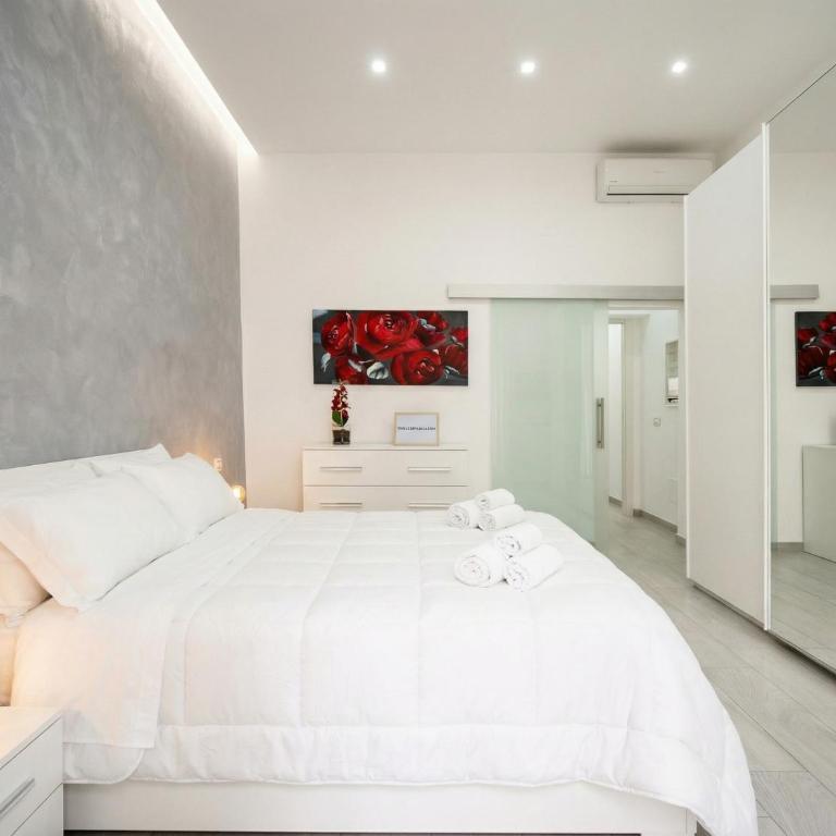 Casa di Carly - large cozy retreat in center - Two-Bedroom Apartment - 1