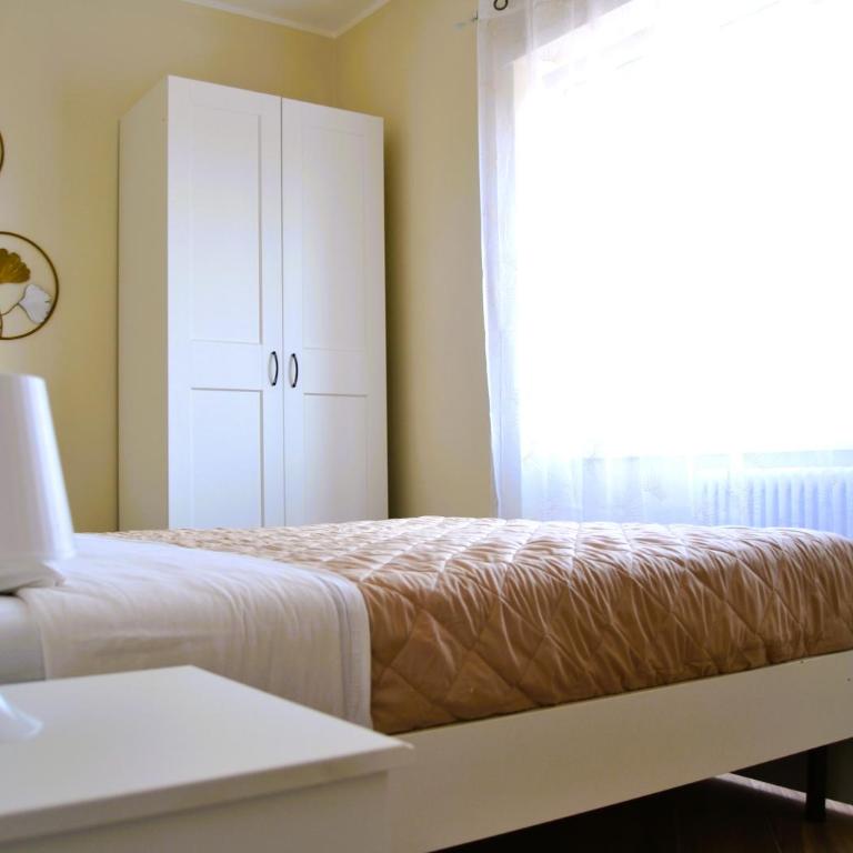 White Apartment - Metro C - Two-Bedroom Apartment - 17