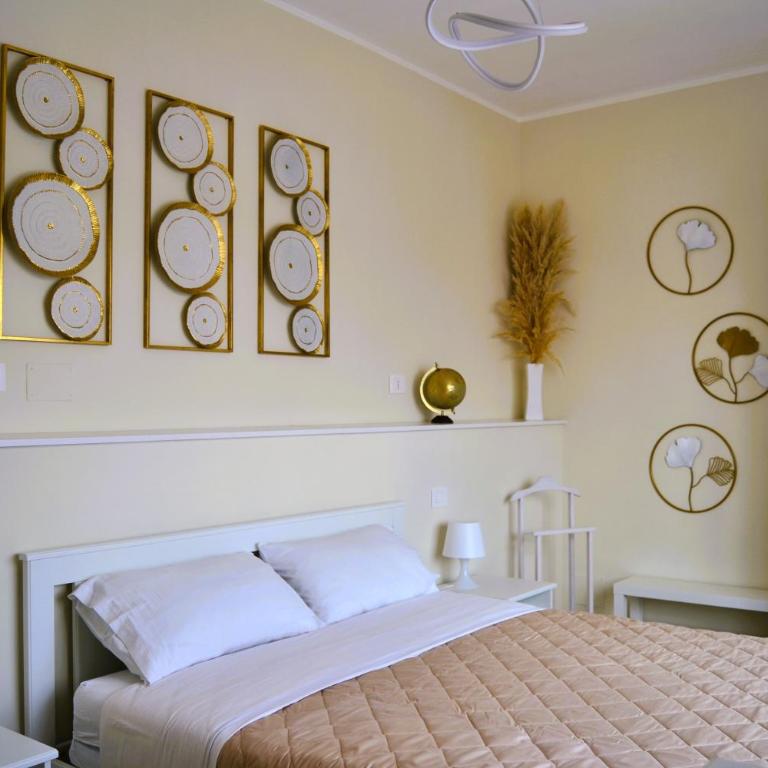 White Apartment - Metro C - Two-Bedroom Apartment - 16