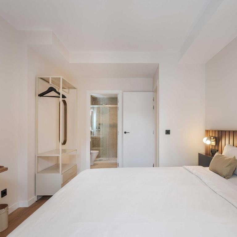 Numancia Apartments by Olala Homes - Three-Bedroom Apartment - 18