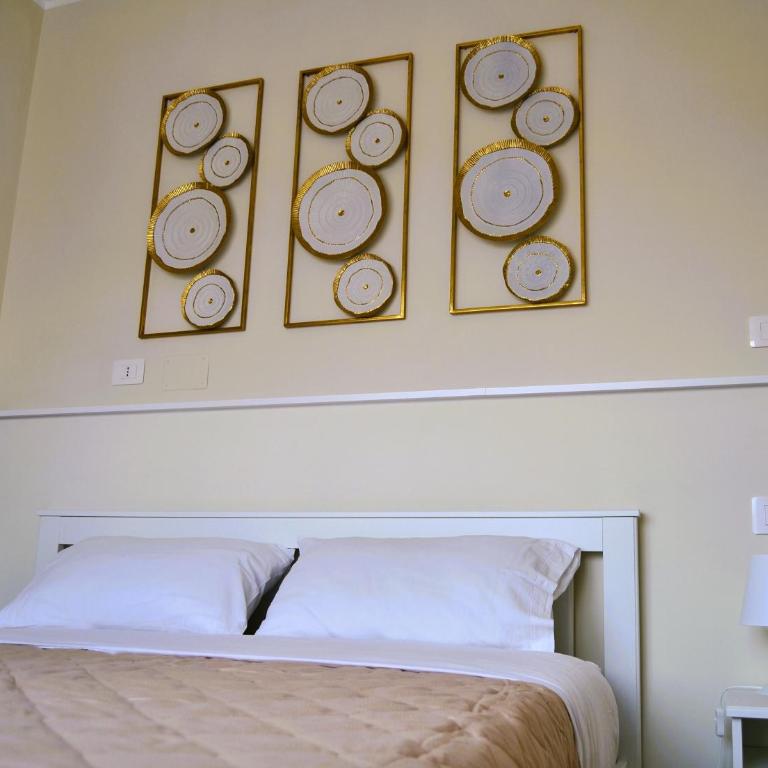 White Apartment - Metro C - Two-Bedroom Apartment - 18
