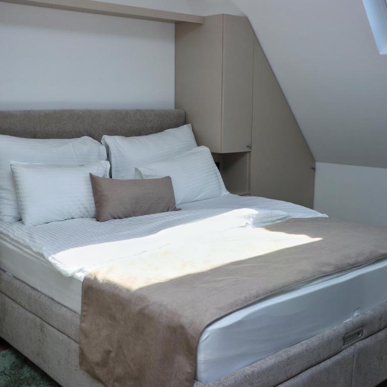Giorgio Luxury Suites - Superior Studio - 10