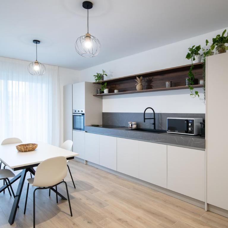 Incanto Nel Borgo Luxury Apartment with Terrace & Parking - One-Bedroom Family Apartment - 14