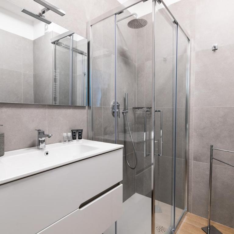 Incanto Nel Borgo Luxury Apartment with Terrace & Parking - One-Bedroom Family Apartment - 4
