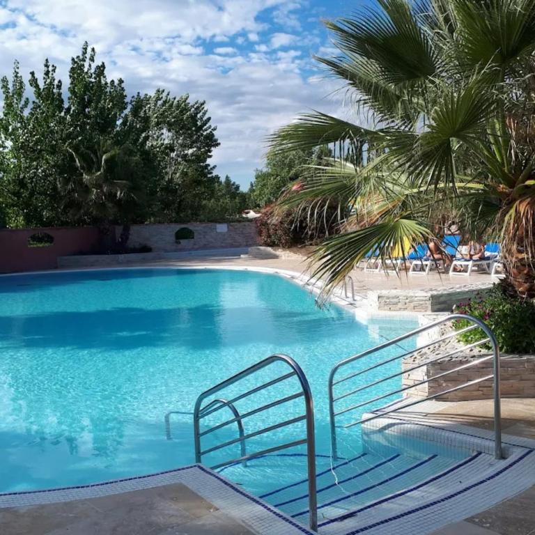 Mobil-home tout confort Camping de lEscale C43 terrasse piscine & plages - Bungalow - 1