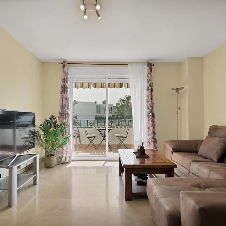 Apartamento con piscina y paddel en Guadalmina Alta - AVIA 2 3 - Apartamento de 2 dormitorios con balcón - 4