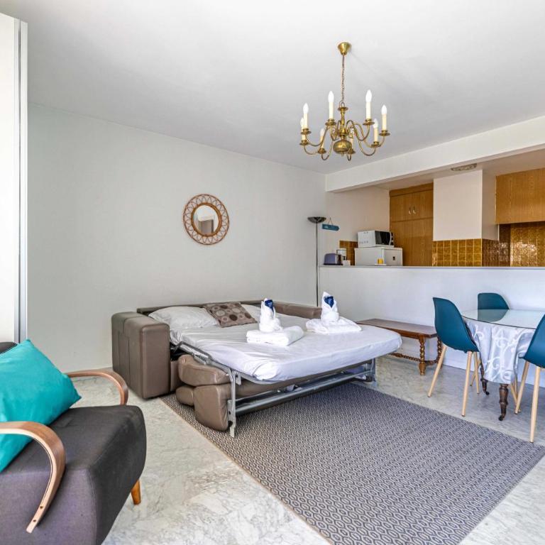 Bright Studio with Parking Near Beach & Old Town - Studio - 8