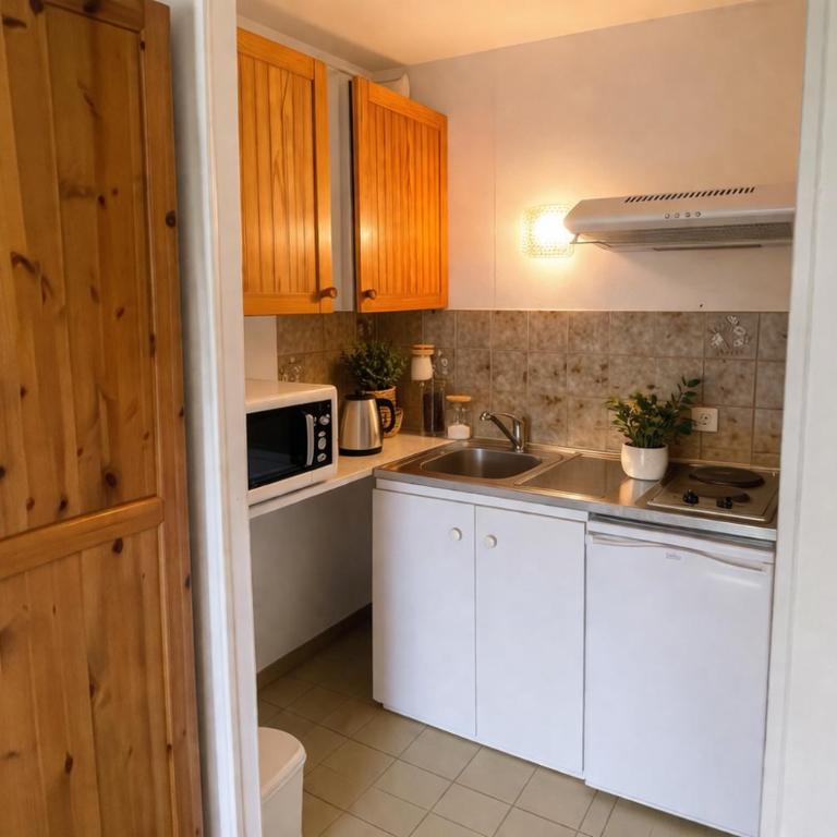 Studio à 2 pas de la mer - Appartement - 4