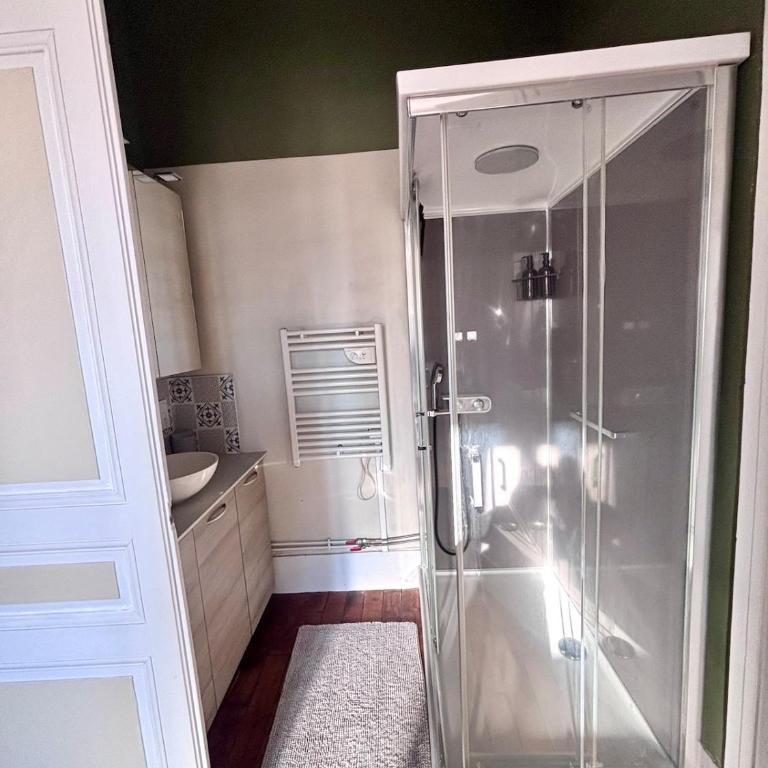Appartement Face au Cœur Troyen avec cour privative terrasse - Apartment mit 2 Schlafzimmern - 16