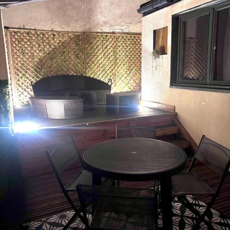 Appartement Face au Cœur Troyen avec cour privative terrasse - Apartment mit 2 Schlafzimmern - 26