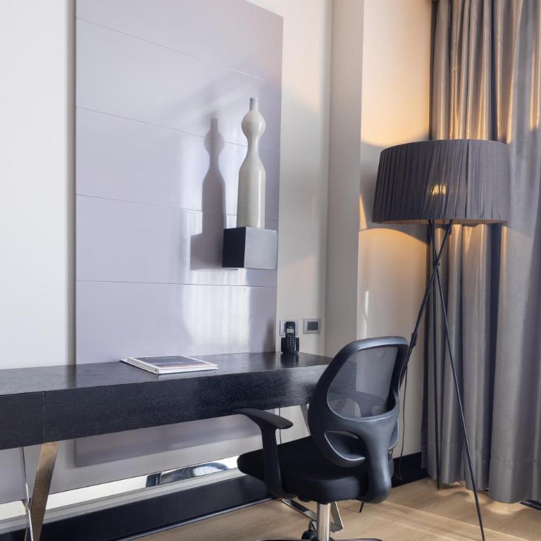 Wyndham Santiago Pettra - Suite Junior con bañera de hidromasaje - 1 cama extragrande - No fumadores - 4