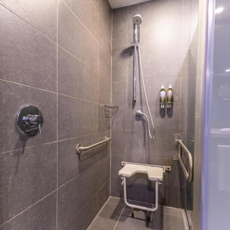Wyndham Santiago Pettra - Double Room with Two Double Beds - Mobility Access/Non-Smoking - 3