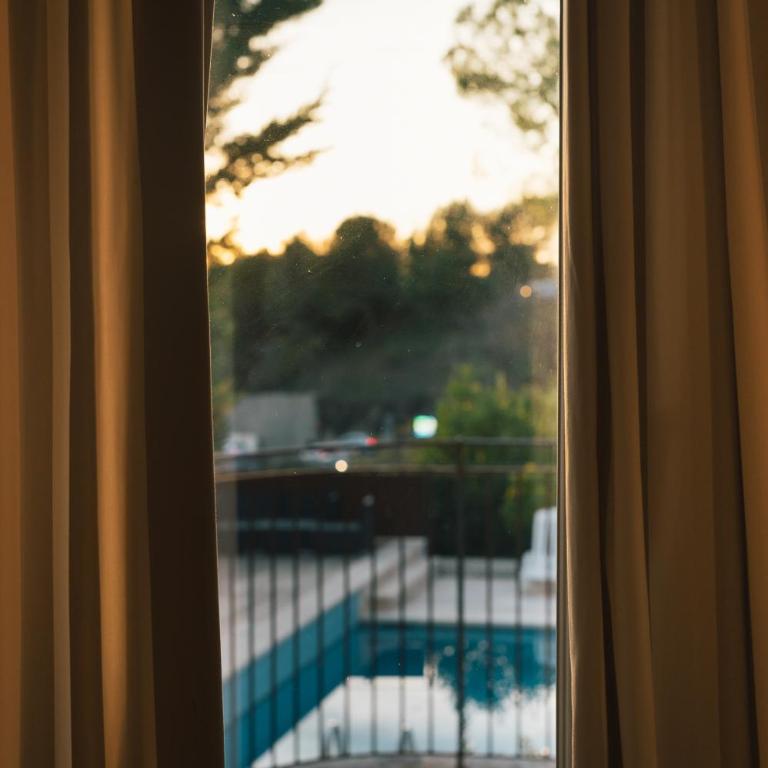 Auberge du Rédier - Logis Hôtels - Chambre Double - Vue sur Piscine - 7