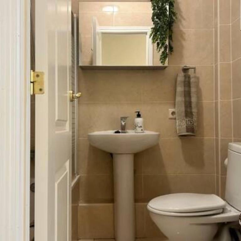 Las Delicias, Estepona - opposite Playa de la Rada - Two-Bedroom Apartment - 10