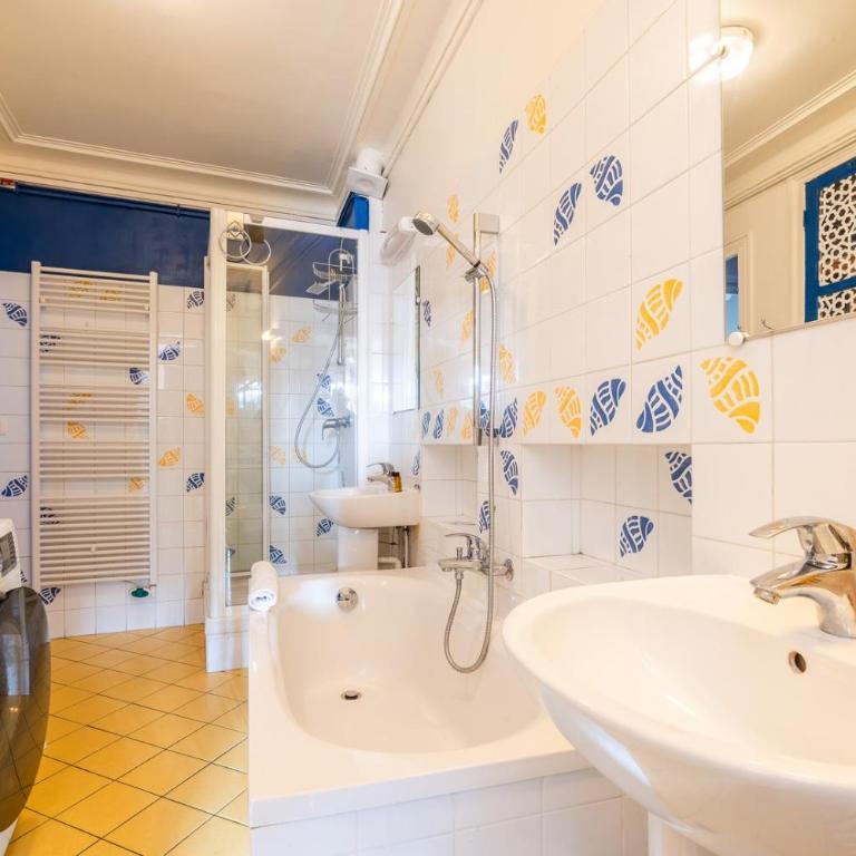 Top Floor Gem with Eiffel Tower View - Appartement - 31