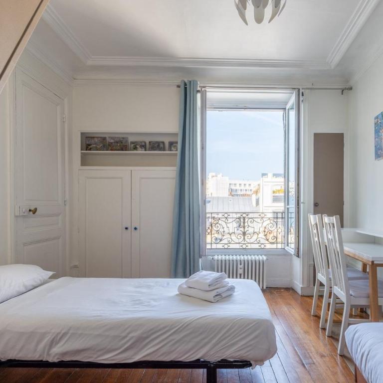 Top Floor Gem with Eiffel Tower View - Appartement - 25