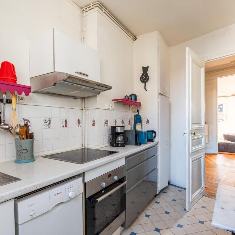 Top Floor Gem with Eiffel Tower View - Appartement - 29