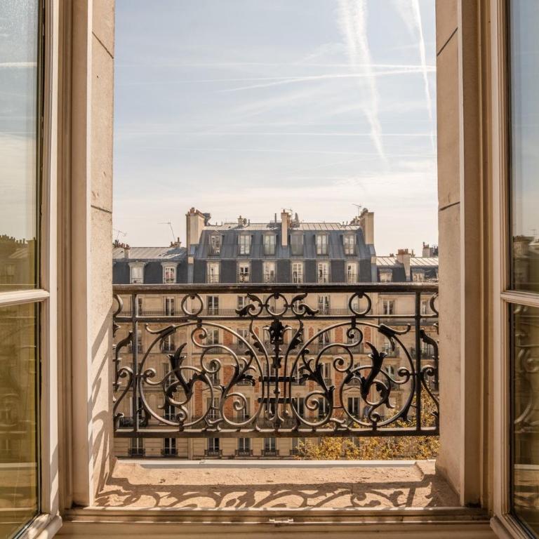 Top Floor Gem with Eiffel Tower View - Appartement - 2