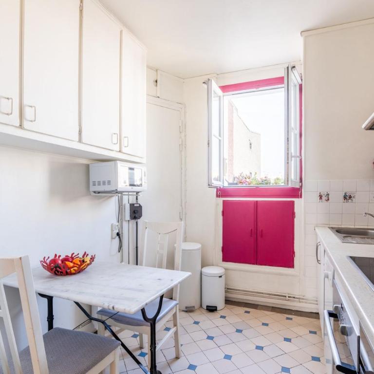 Top Floor Gem with Eiffel Tower View - Appartement - 30