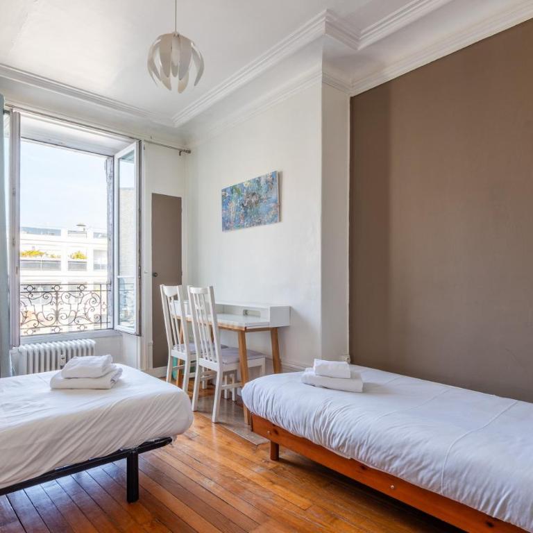 Top Floor Gem with Eiffel Tower View - Appartement - 24
