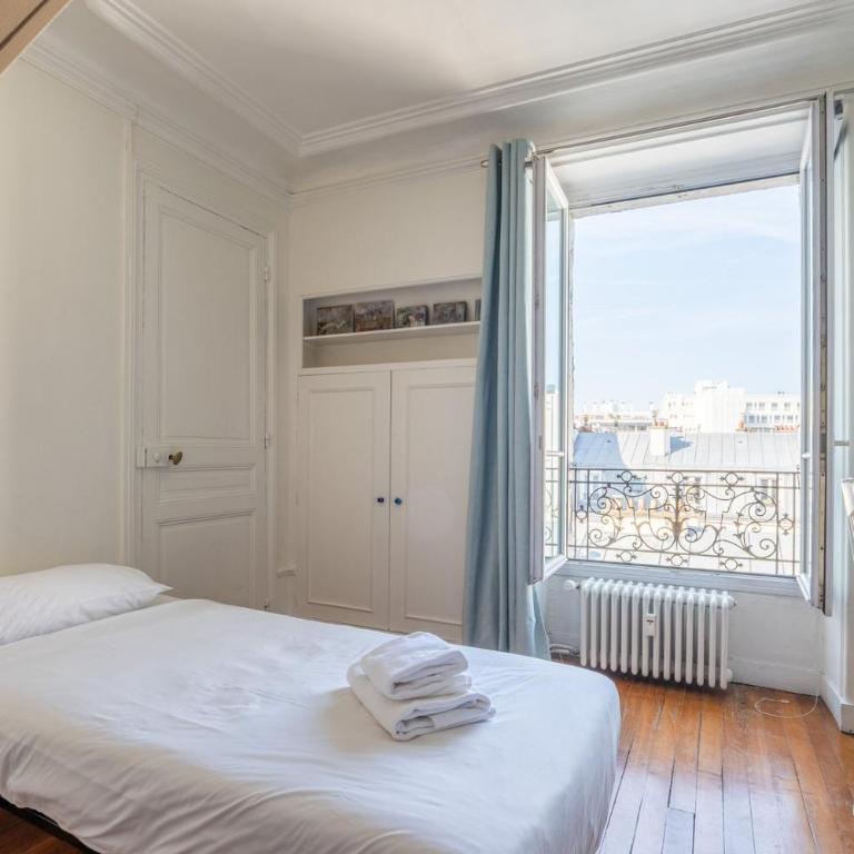 Top Floor Gem with Eiffel Tower View - Appartement - 26