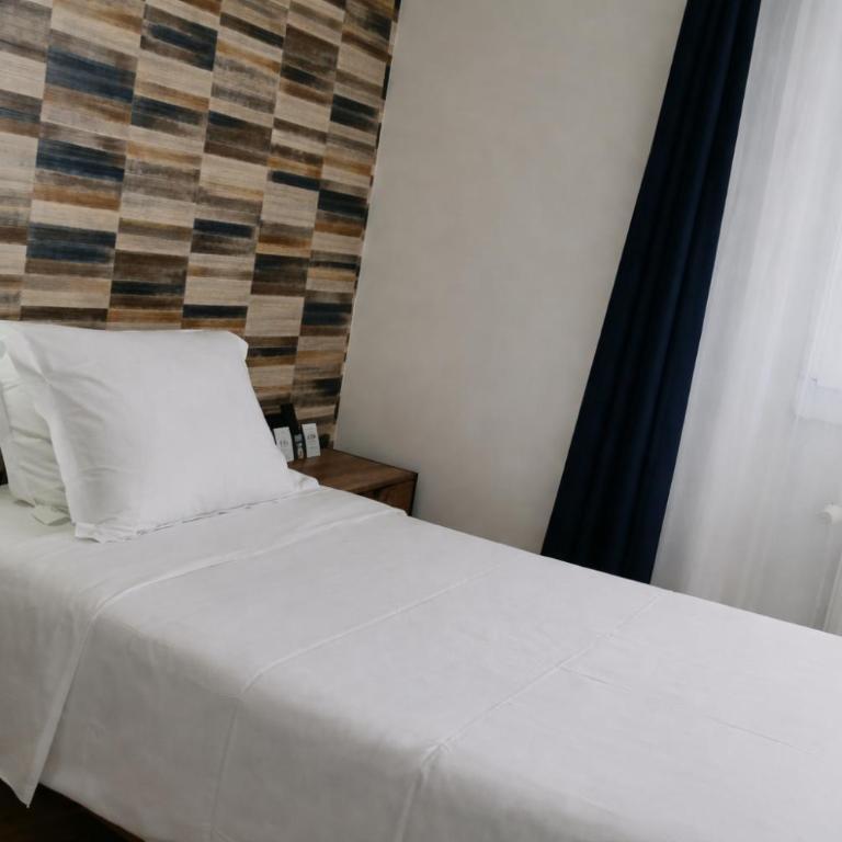 Hôtel La Porte Saint Pierre-Logis Hôtel Intra Muros RÉNOVÉ en 2026 - Camera Tripla - 5
