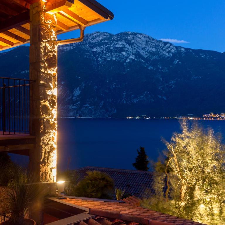 Relax Hotel Villa Gardenia & Villa Oleandra - Superior Double or Twin Room with Lake View - 10
