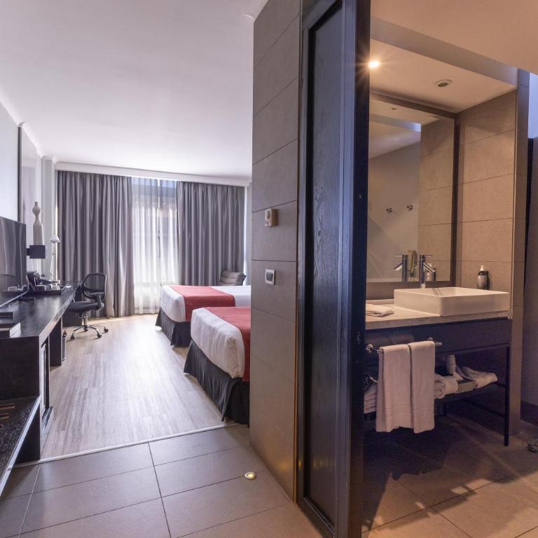 Wyndham Santiago Pettra - Habitación Doble con 2 camas dobles - No fumadores - 5