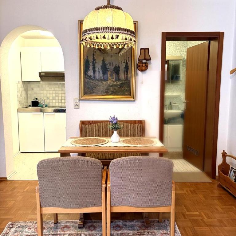 Ferienwohnungen an der RupertusTherme - Apartment mit 1 Schlafzimmer, Balkon und Bergblick - 3