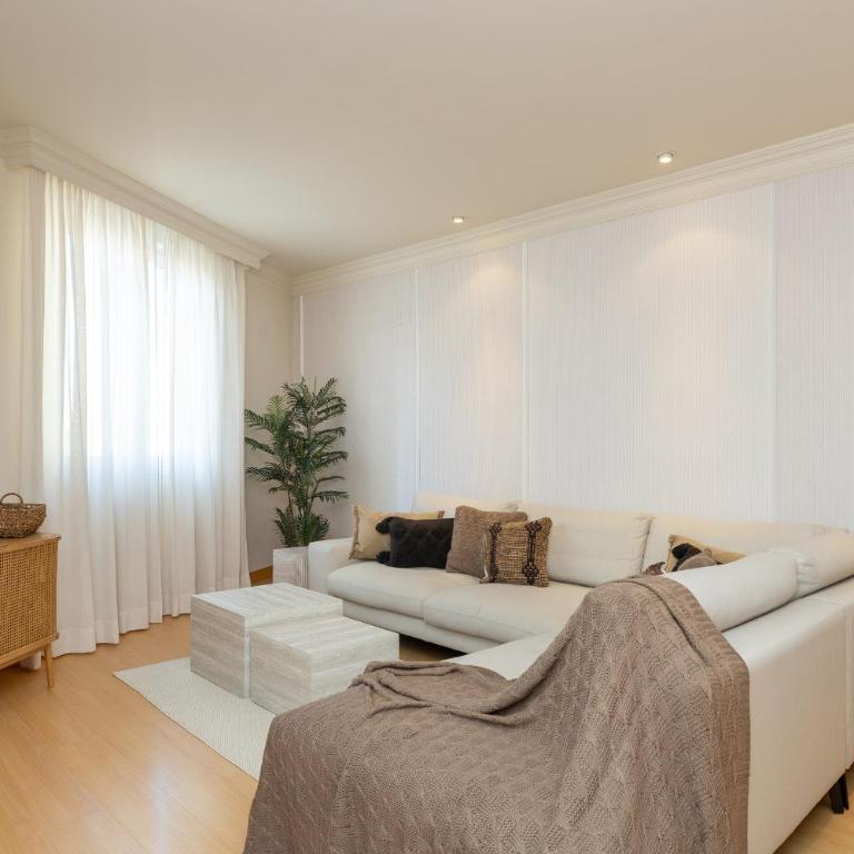 ChezmoiHomes Reyes Católicos - Apartment with City View - 69
