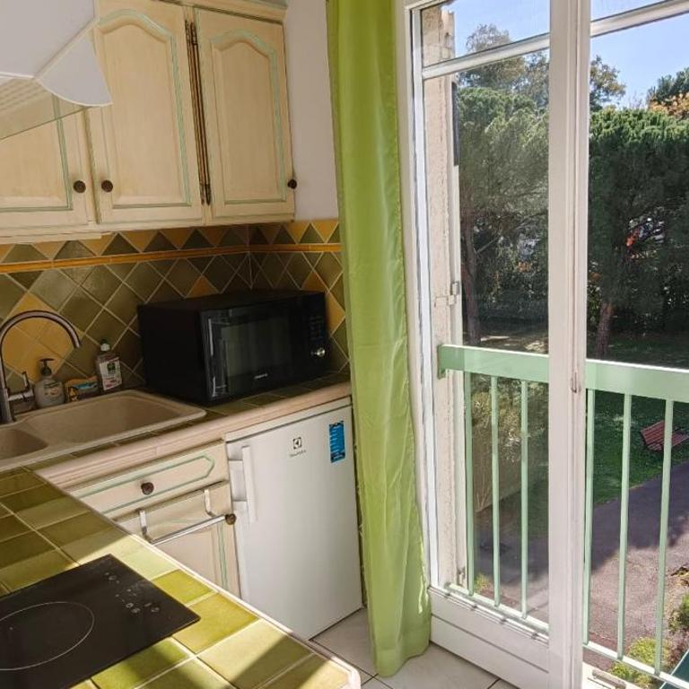 Quiet apartment with balcony and swimming pool - Monolocale - 7