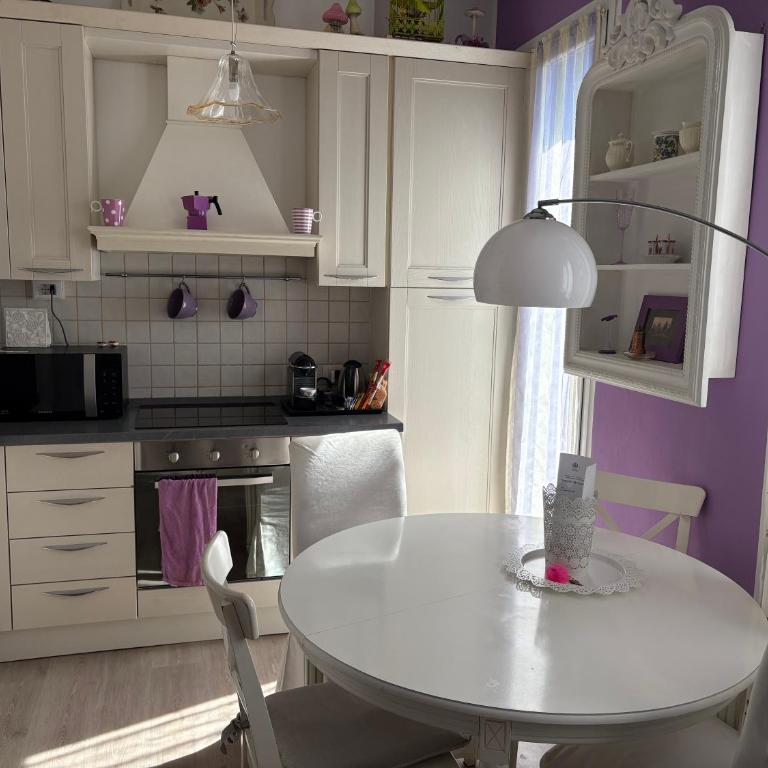 Lillà Home - Appartamento con 2 Camere da Letto - 3