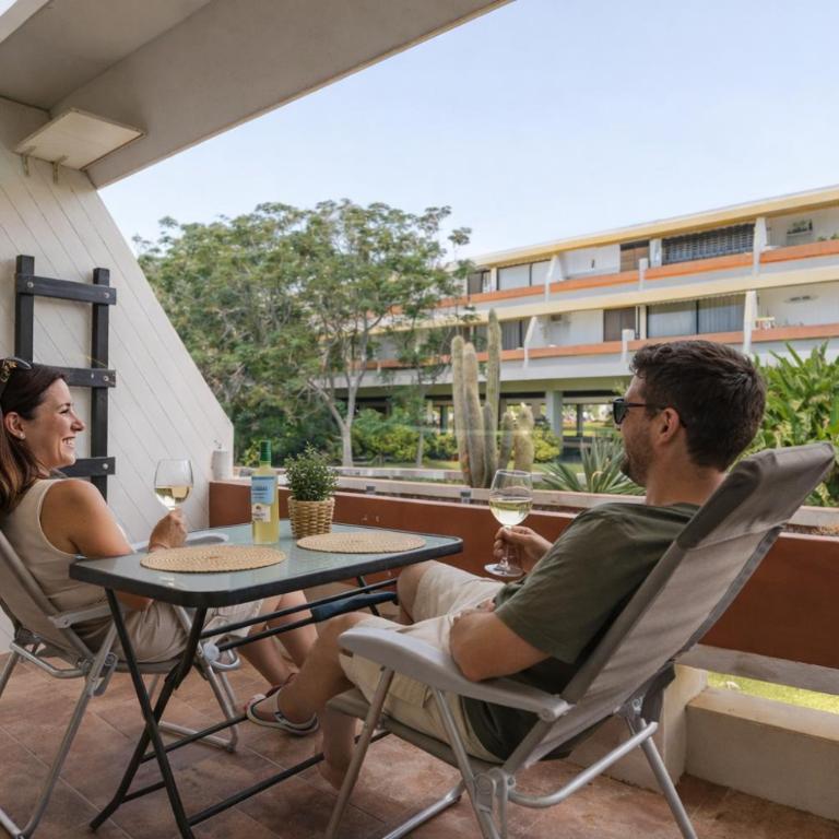 Sunny Studio with Pool & Terrace & WIFI - Apartamento de 1 dormitorio - 2