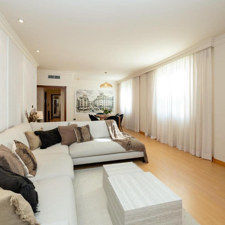 ChezmoiHomes Reyes Católicos - Apartment with City View - 3
