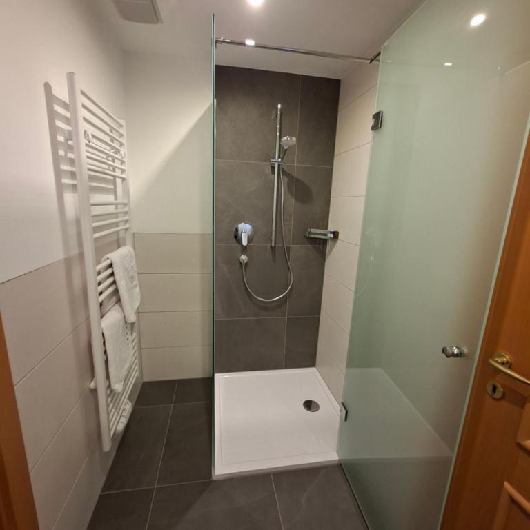 Pension Waldhof - Doppelzimmer mit Balkon - 6