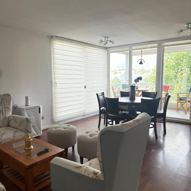 Departamento Perfecta Ubicación - Three-Bedroom Apartment with Mountain View - 1
