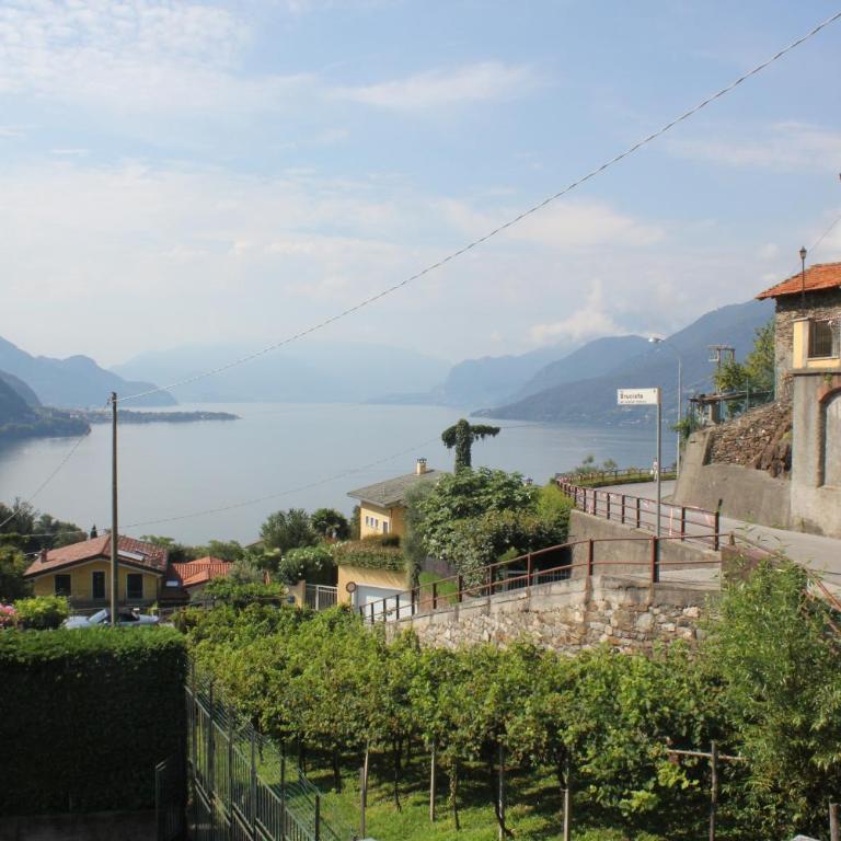 B&B Belvedere - Camera Tripla con Vista Lago - 7